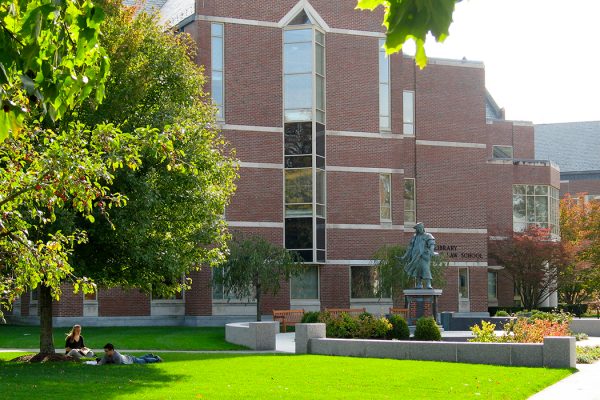 campus_statue