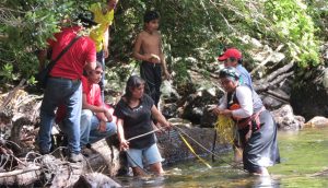Mapuche citizens learning how to measure water flows
